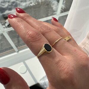 Elegant Gold and Black Signet Ring